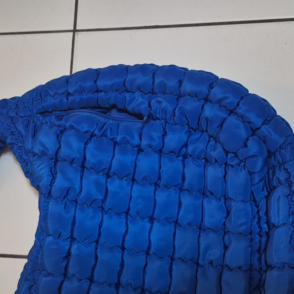 Quilted puffer carryall bag - Picture 2 of 5